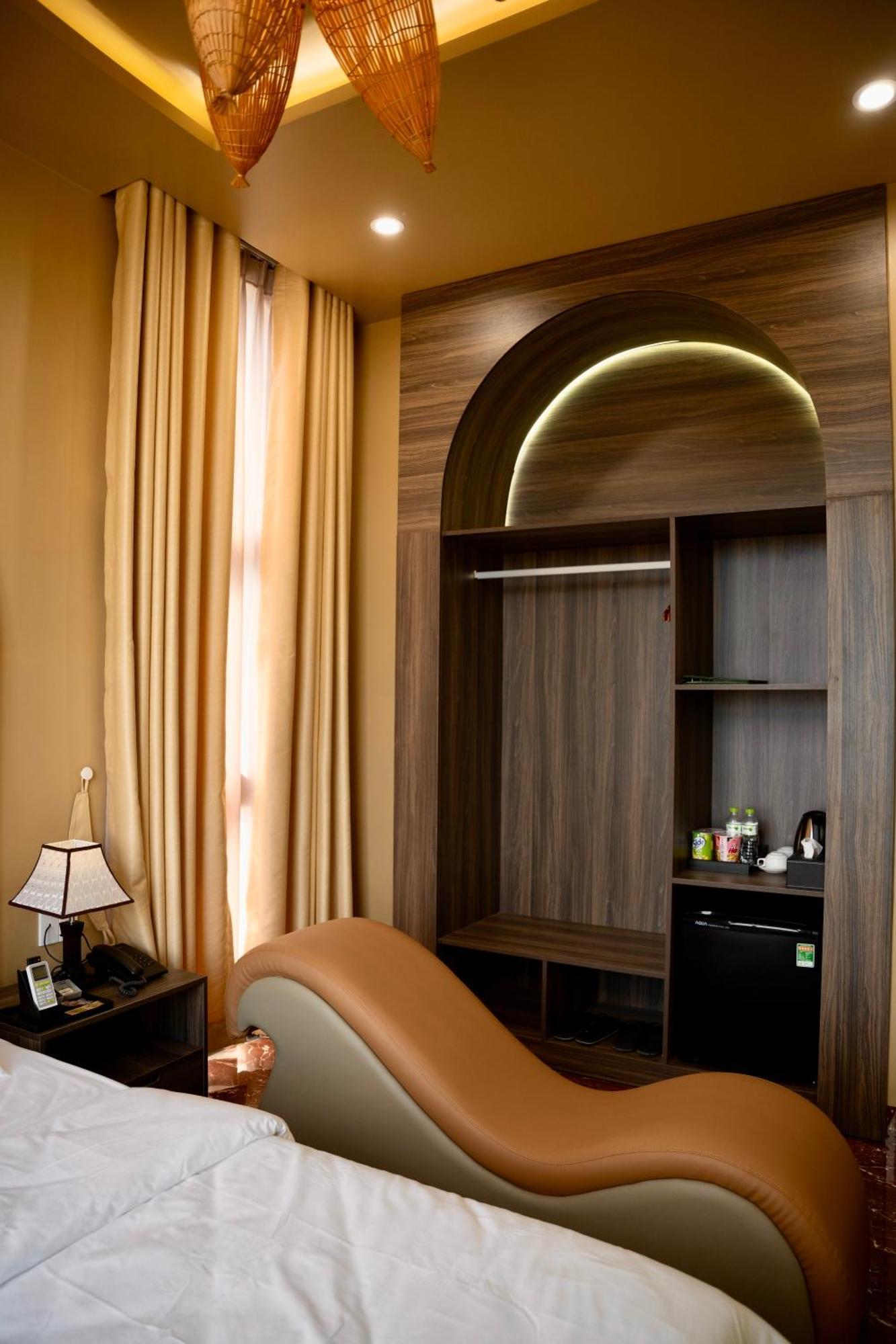 Tuyet Suong Hotel Quảng Ngãi Exteriör bild