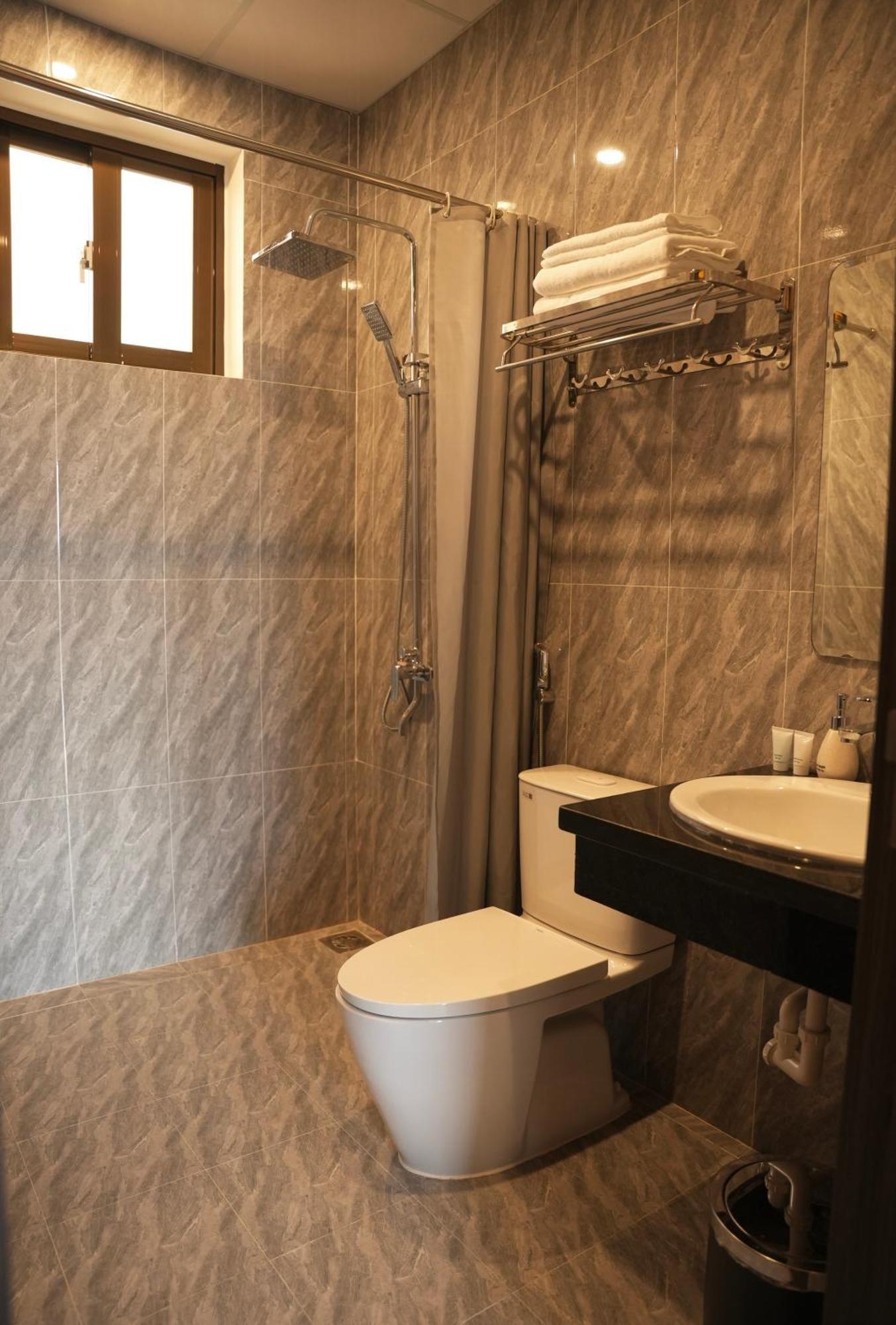 Tuyet Suong Hotel Quảng Ngãi Exteriör bild