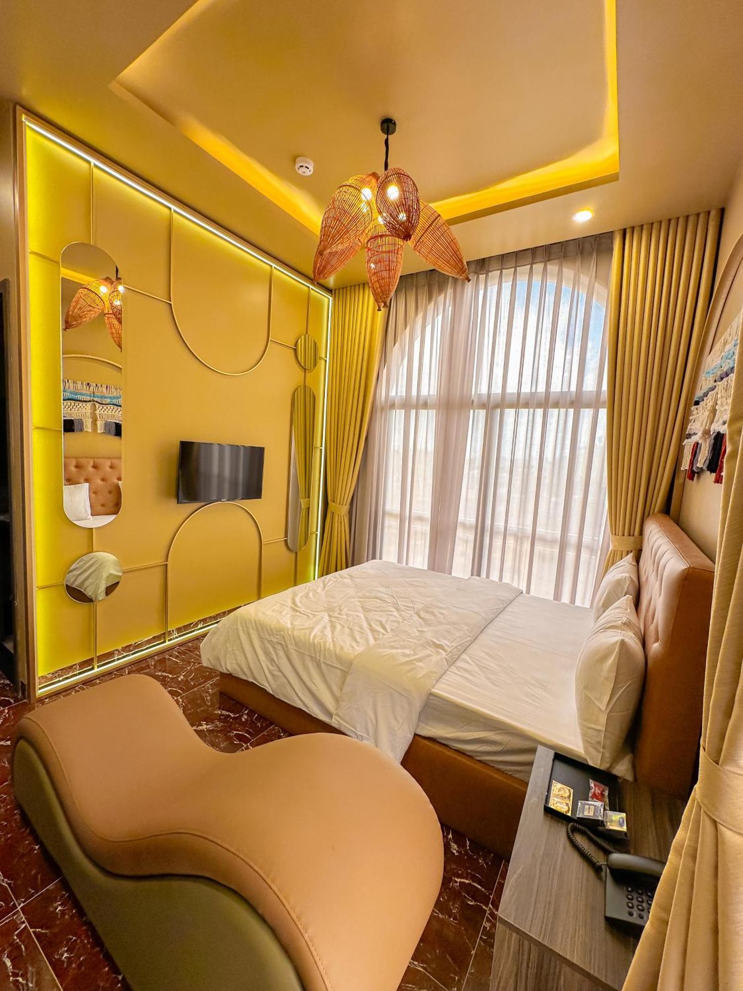 Tuyet Suong Hotel Quảng Ngãi Exteriör bild